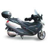 Coprigambe Termoscud®, un coprigambe impermeabile con fodera termica. In uso su scooter. Di TUCANO URBANO.